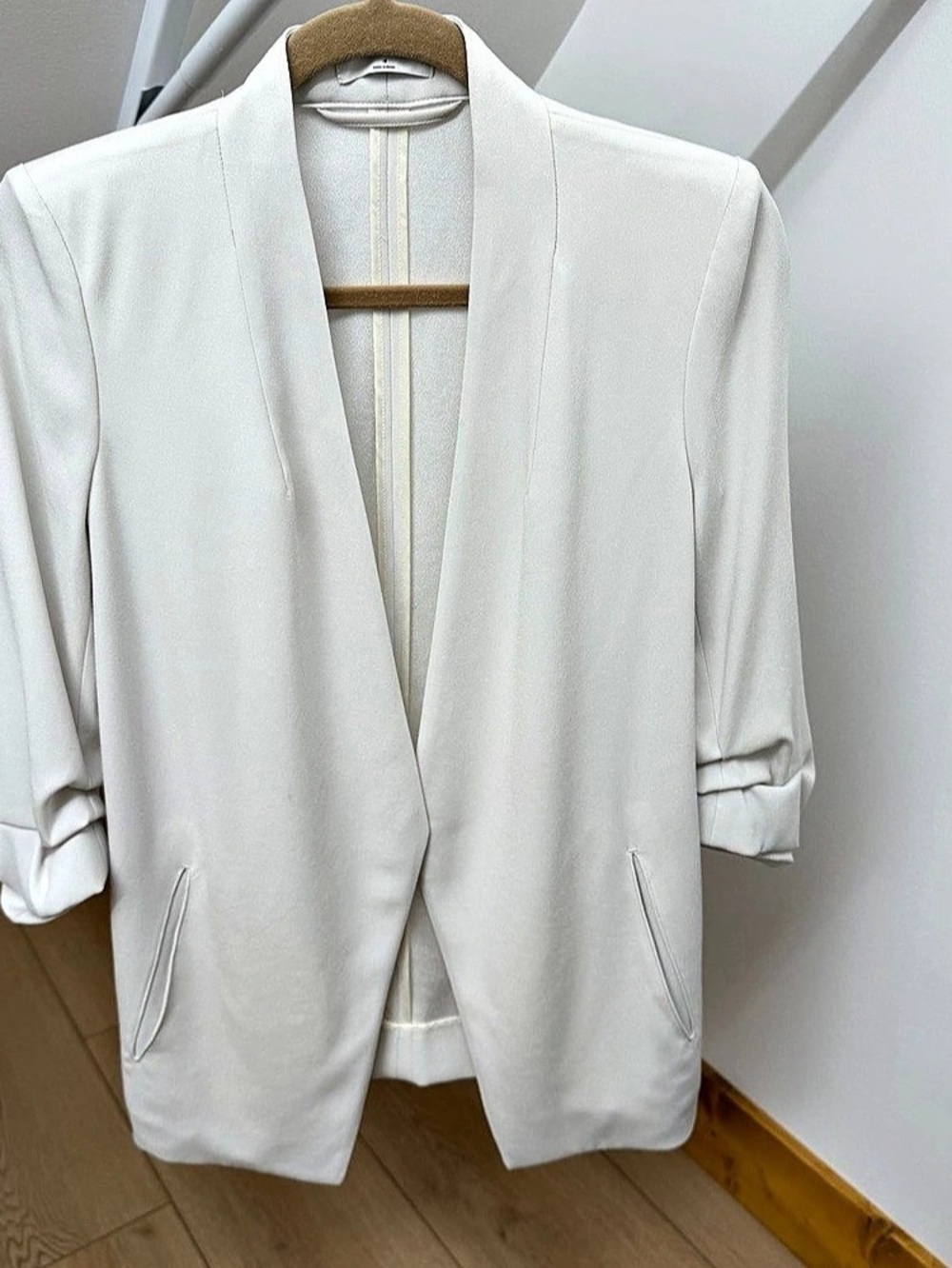 Aritzia Babaton Power Hip Blazer in Light Birch White - Size 4